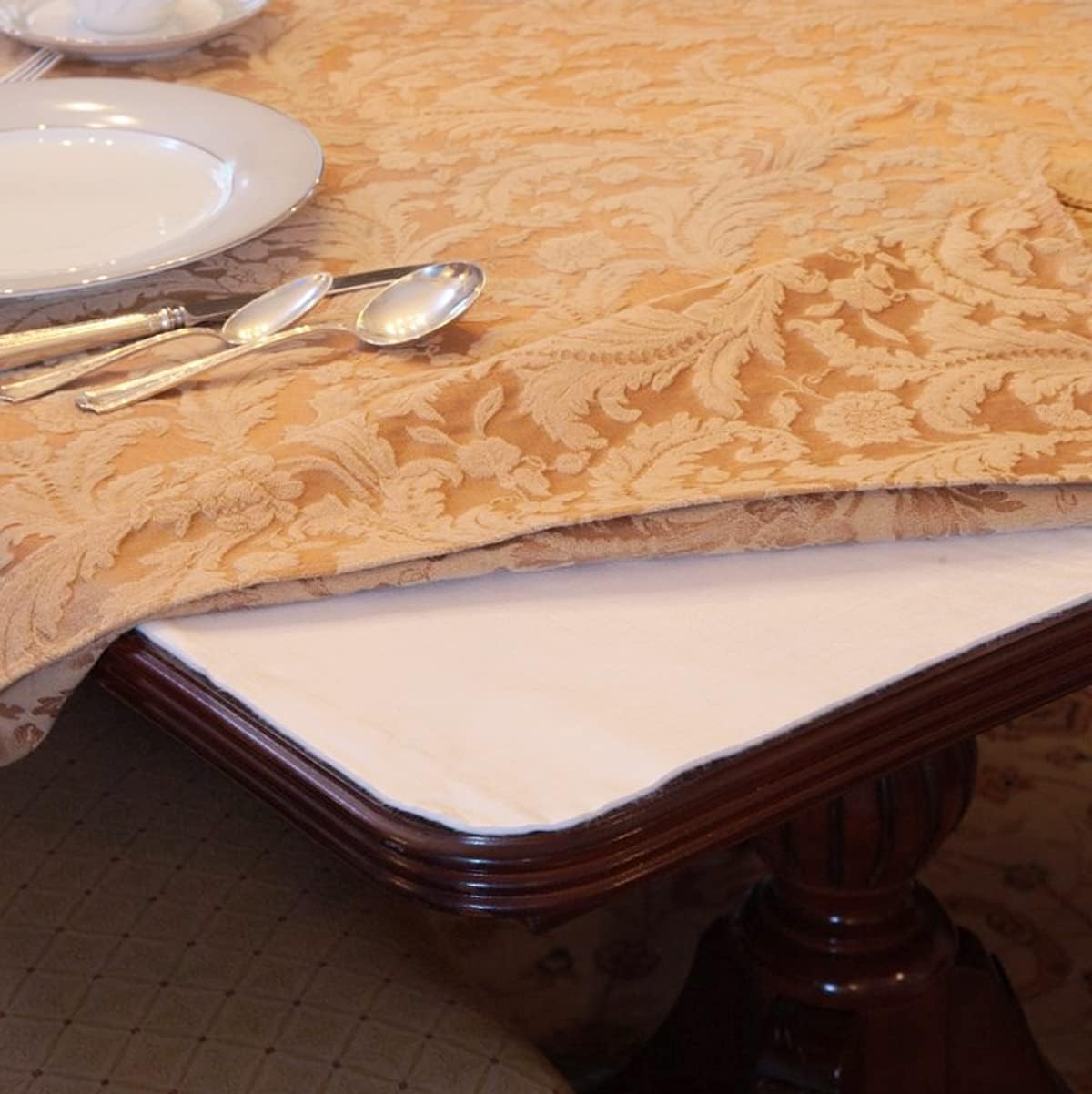 LAMINET Deluxe Heavy Duty Table Pad - Extend Your Tables Life