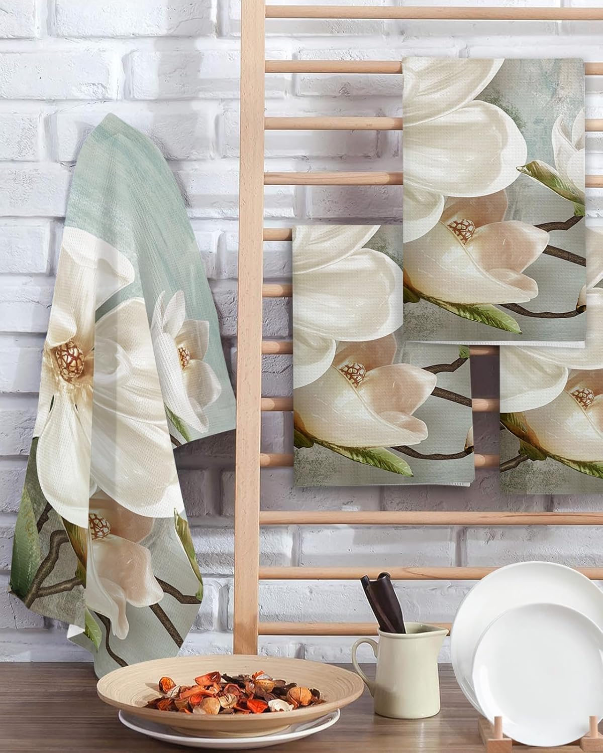Retro White Flowers Hand Towels Set