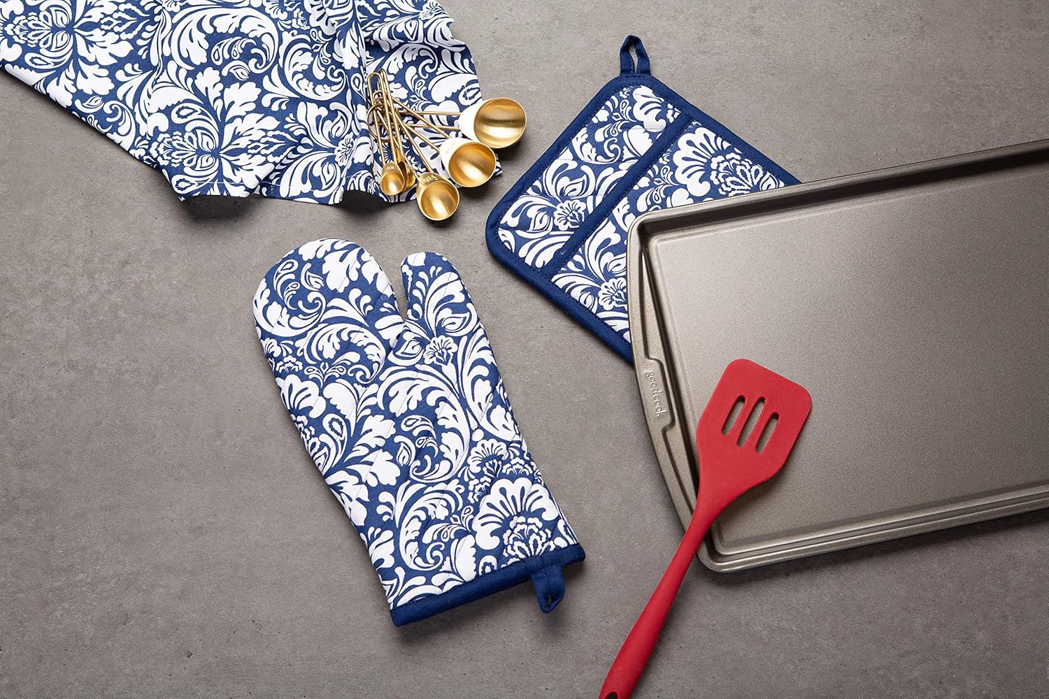 DII Quilted Kitchen Oven Mitt Potholder Set Nautical Blue Damask Print Two-Piece